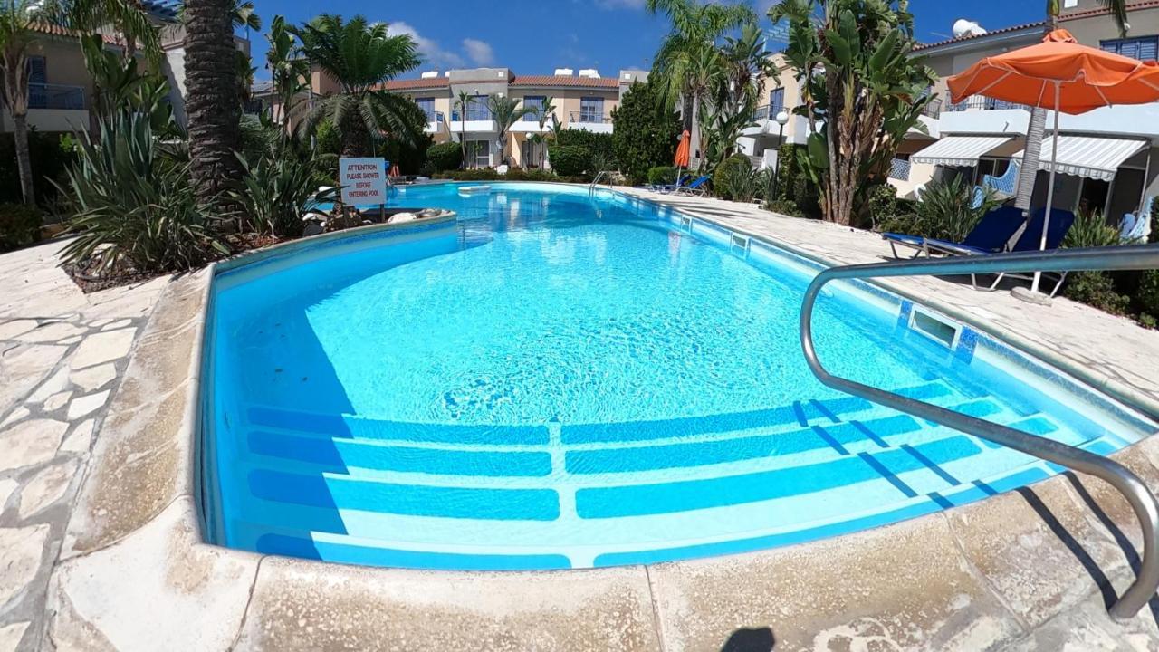 Maya Paphos 外观 照片