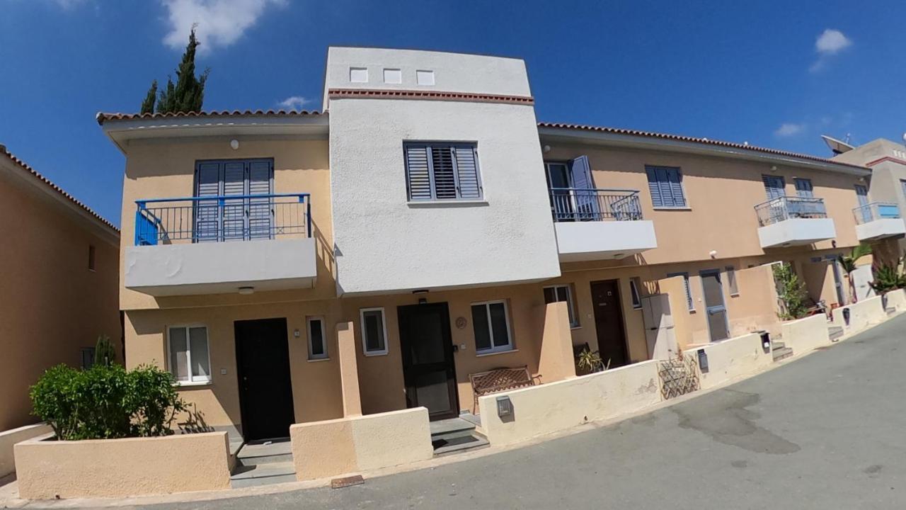 Maya Paphos 外观 照片